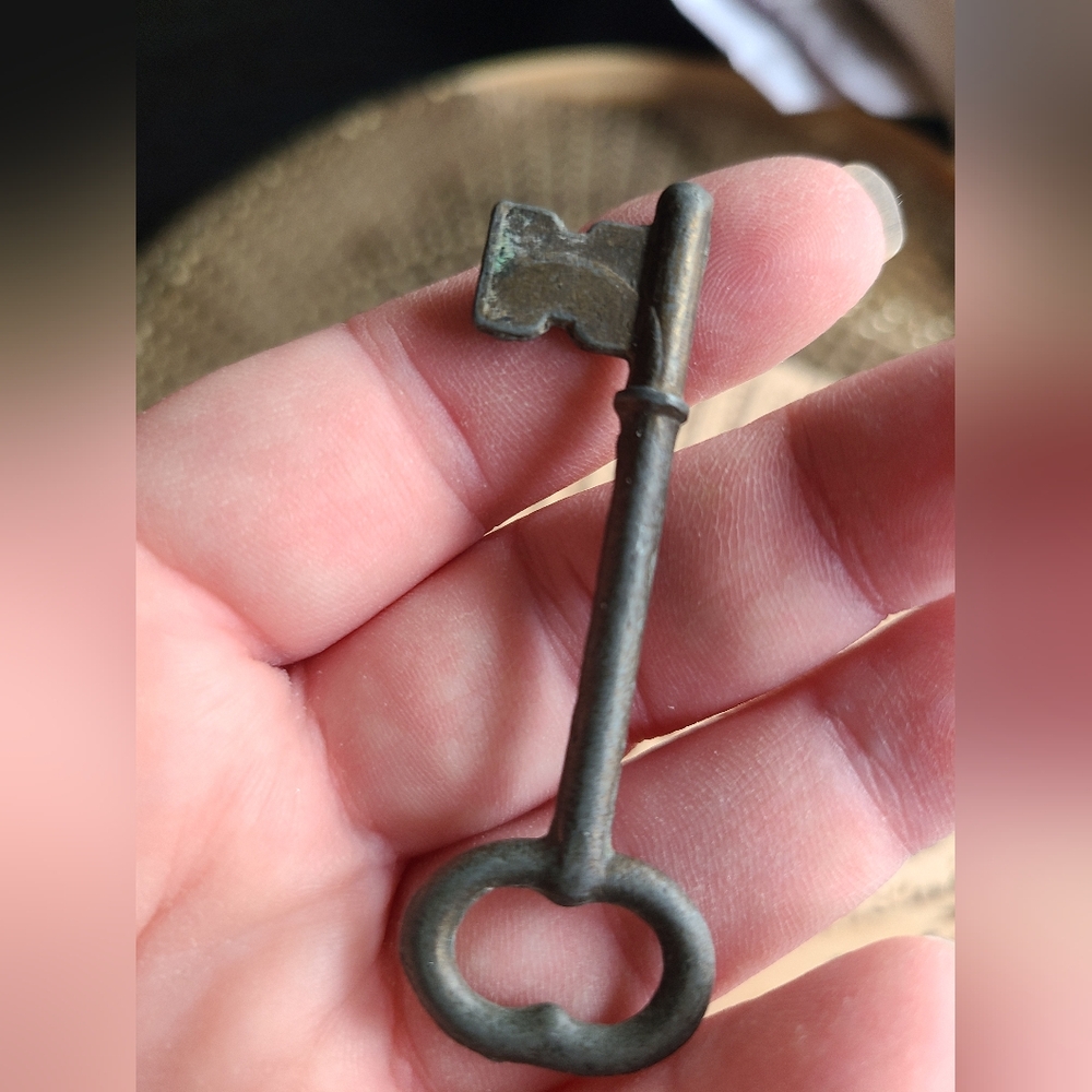 Antique Rustic Metal Key - Picture 9 of 10